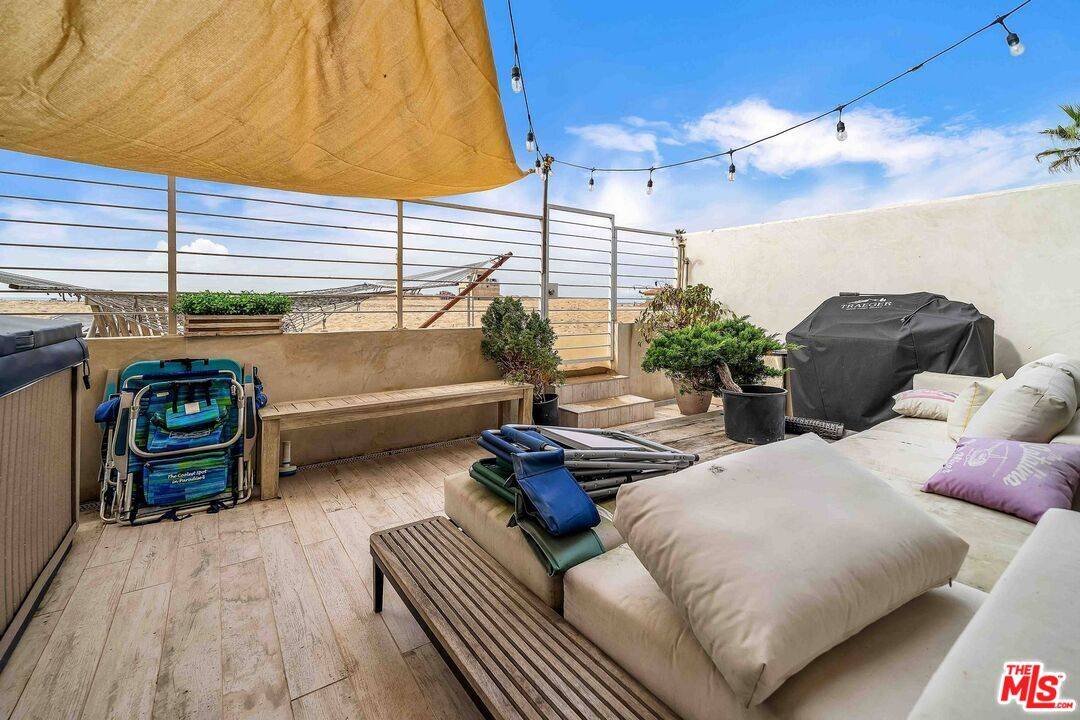 6955   Trolleyway 3BR La