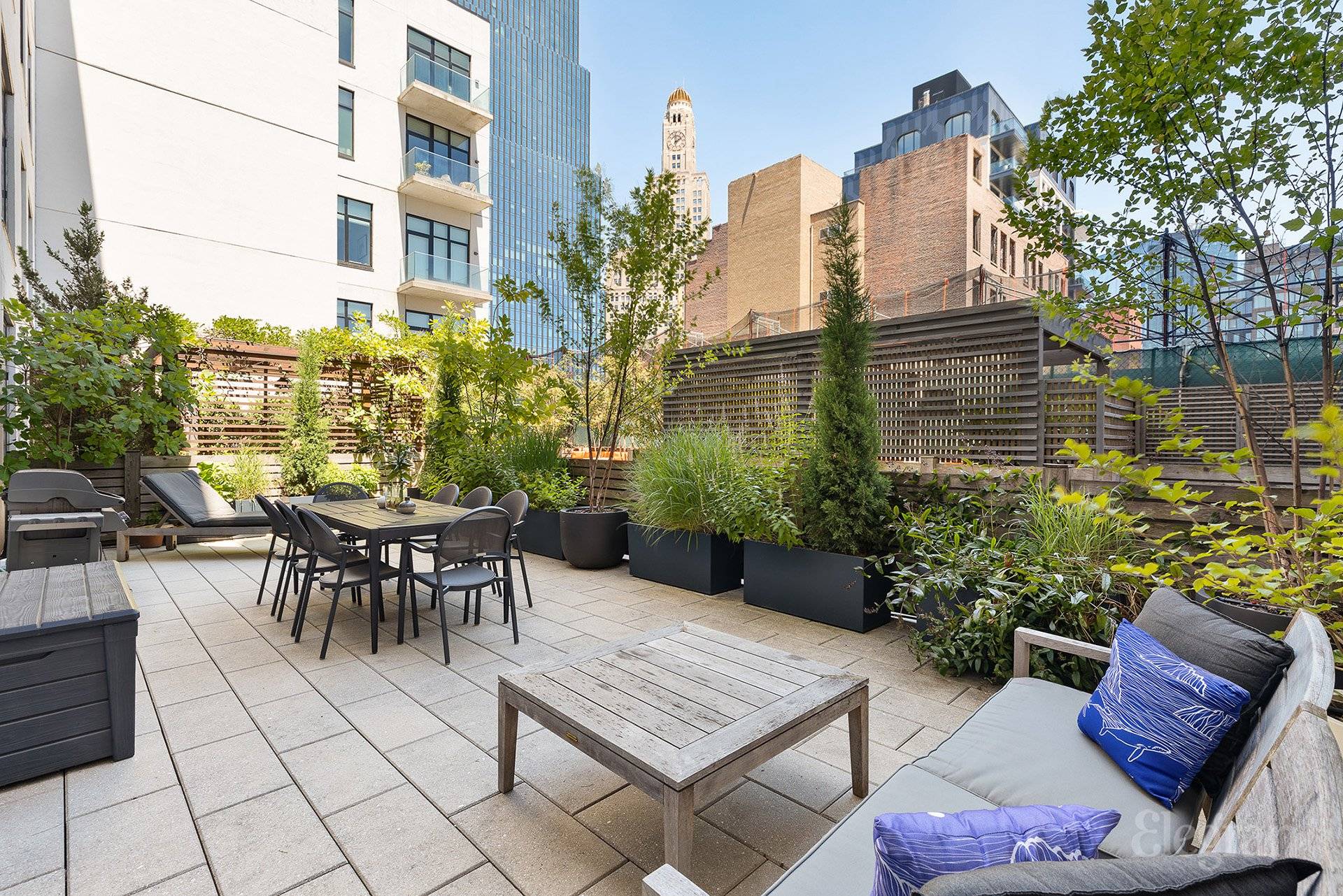 Outdoor Paradise ! Unit 3H at The Hendrik in Boerum Hill is a prime resale opportunity.