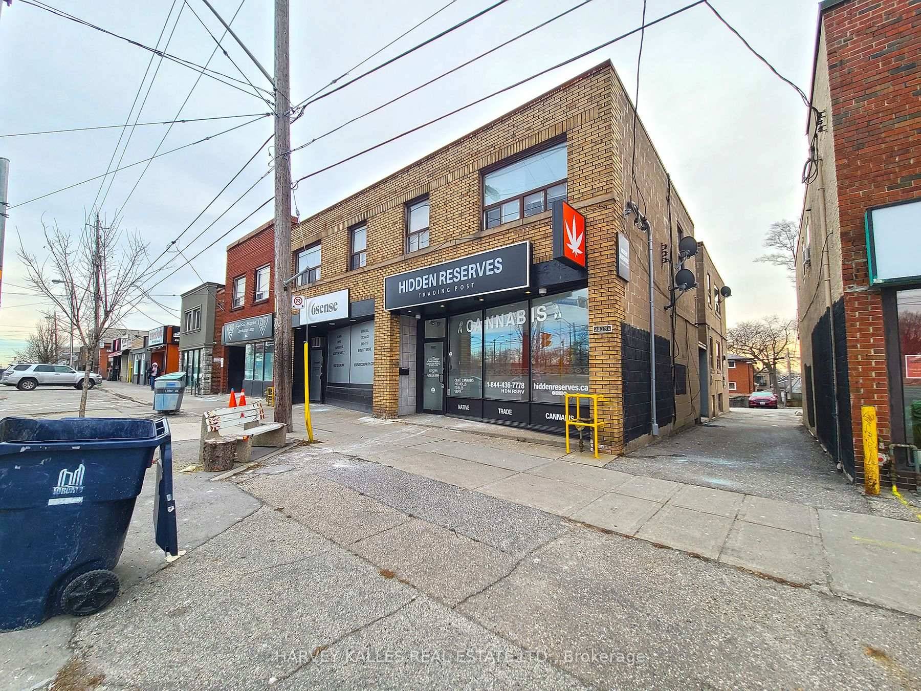 Prime Retail Commercial Opportunity in Long Branch Welcome to 3813 Lake Shore Blvd W a highly visible, street level commercial unit in the heart of Toronto's rapidly developing Long Branch ...