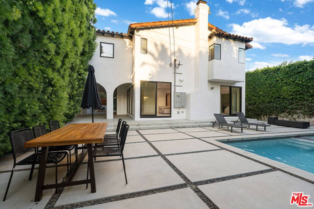 201  S Bedford Dr 5BR Beverly Hills La
