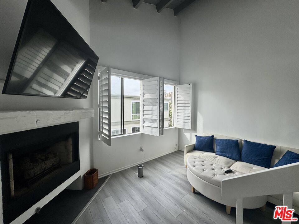 14 Mast St 1BR Marina Del Rey La