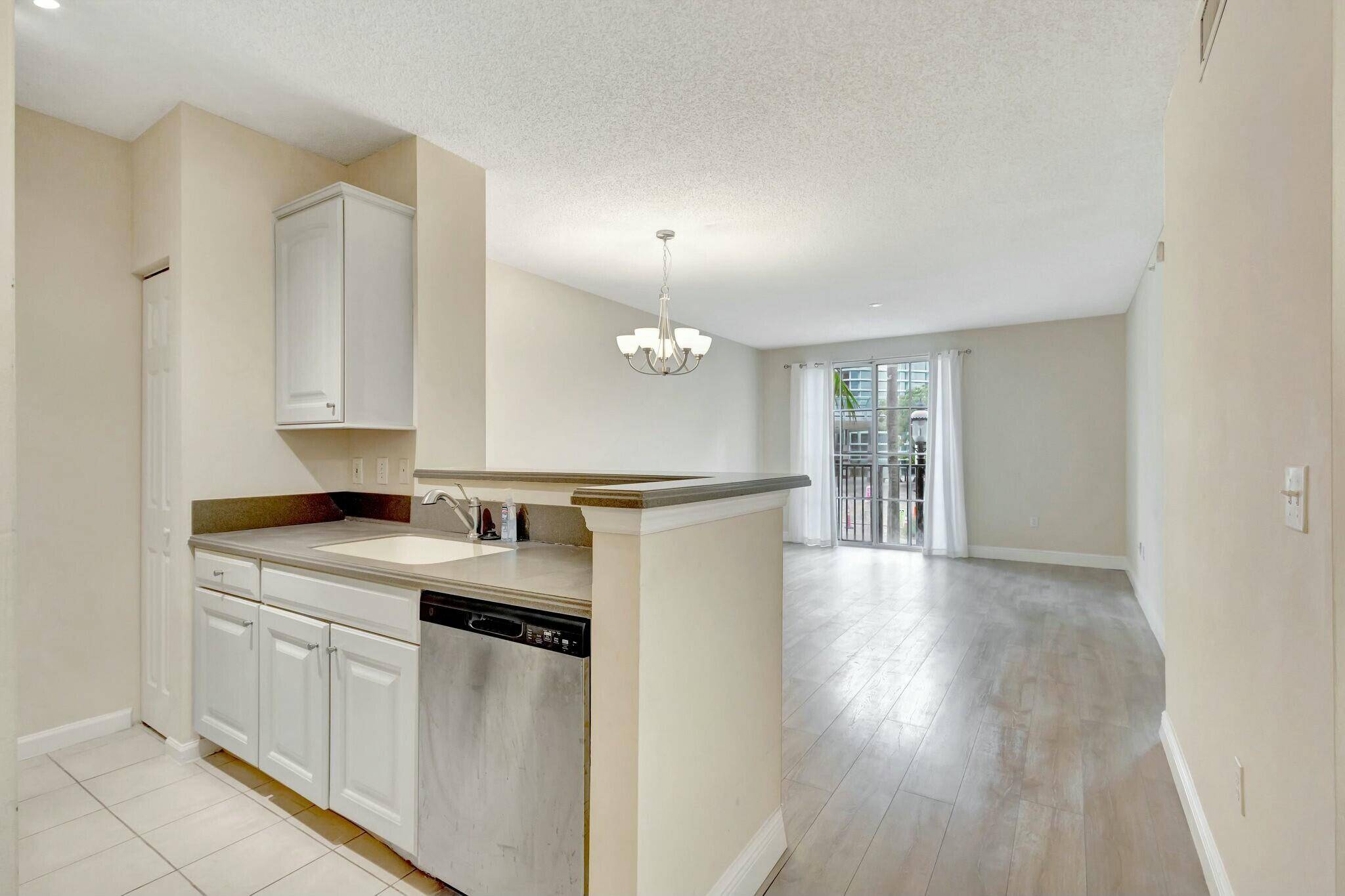 ENJOY LIVING AT ITS BEST IN THE NEWLY DESIGNED CITYPLACE, DOWNTOWN WEST PALM BEACH !