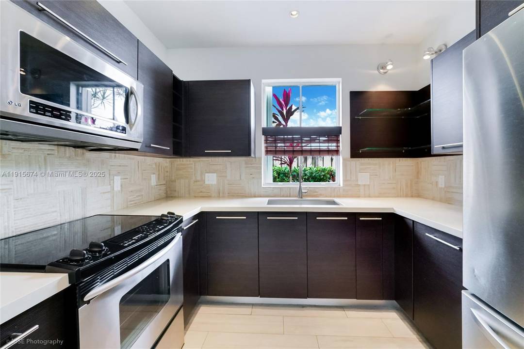 This charming two bedroom, one and a half bathroom house offers approximately 840 square feet of living space.