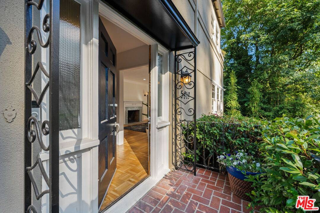 5919   Tuxedo Ter 2BR Hollywood Hills East La