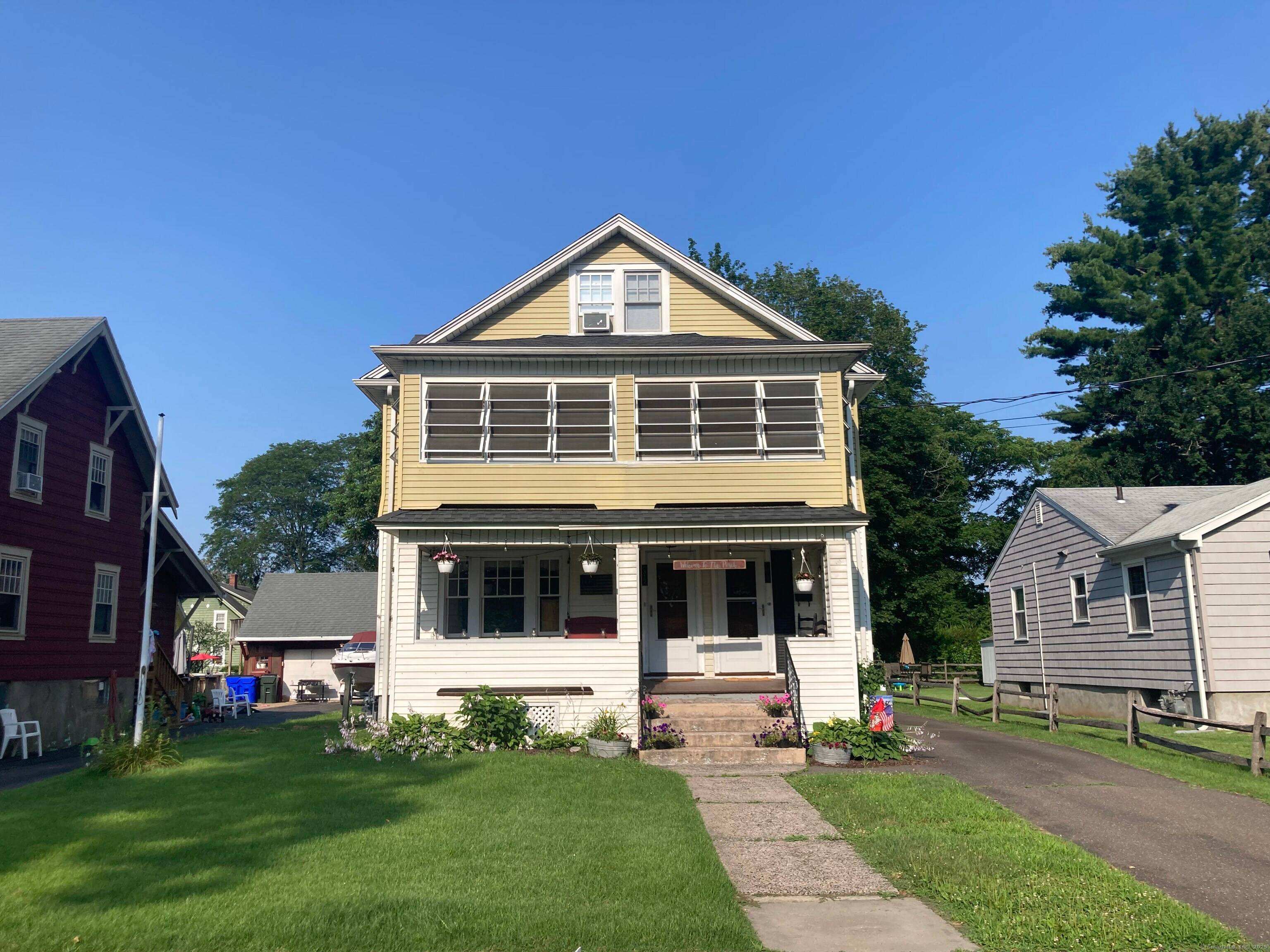 Incredibly rare opportunity to own a fully leased two family located in historic Old Wethersfield within walking distance of Village district, Hanmer Elementary school, park, farmer's market and Wethersfield Cove ...