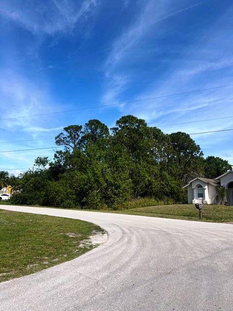 . 29 acre lot in a desirable residential area of the beautiful Port St Lucie, ready for your dream home !