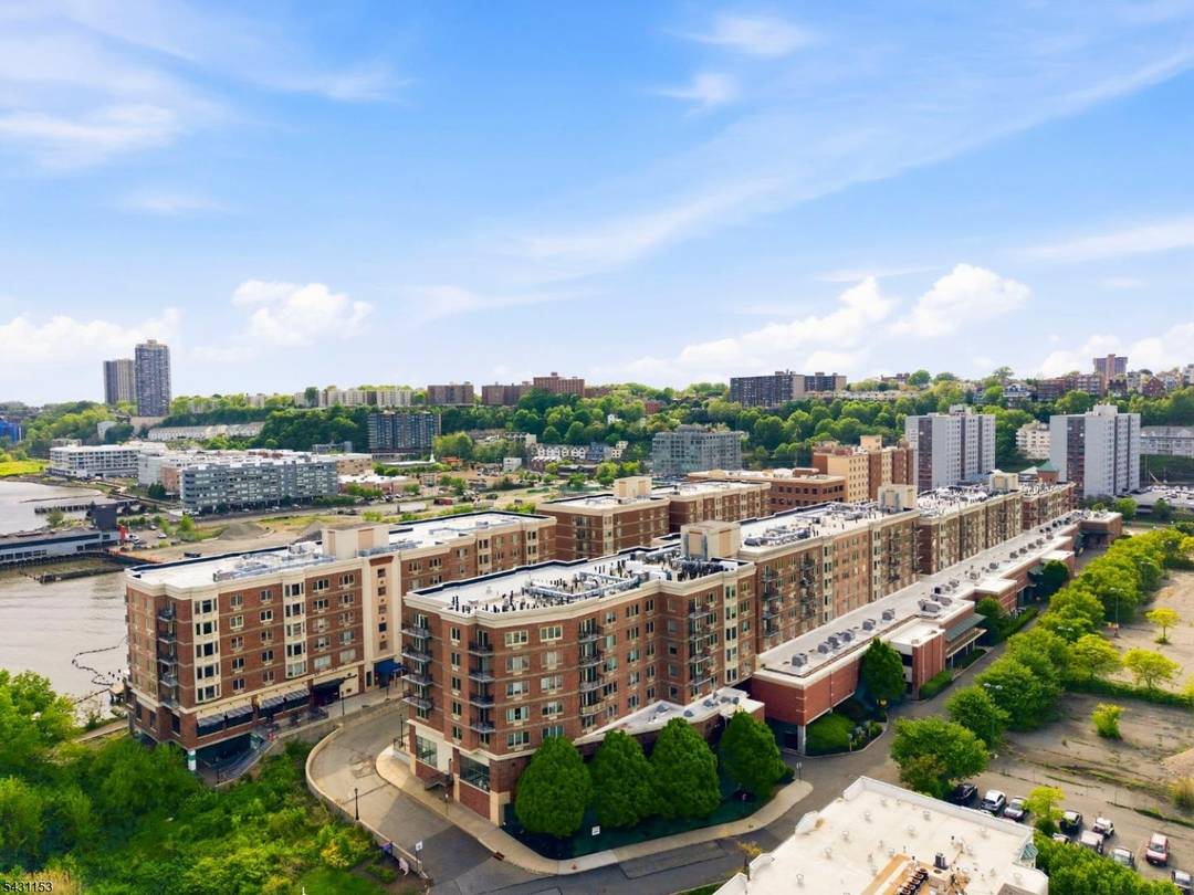 Experience the pinnacle of Gold Coast luxury in this immaculately maintained, one floor residence located in the highly desirable Peninsula at City Place.
