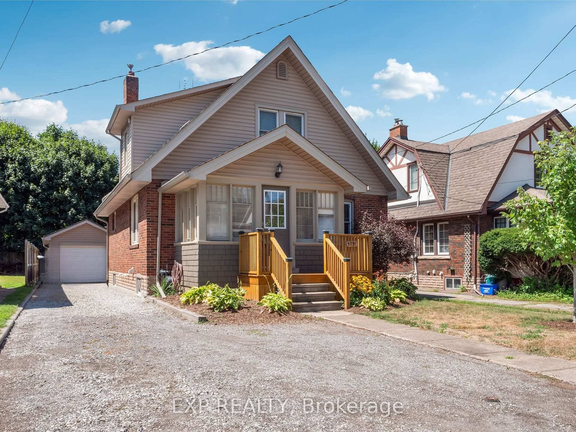 CURB APPEAL, CHARACTER, AND CONVENIENCE !