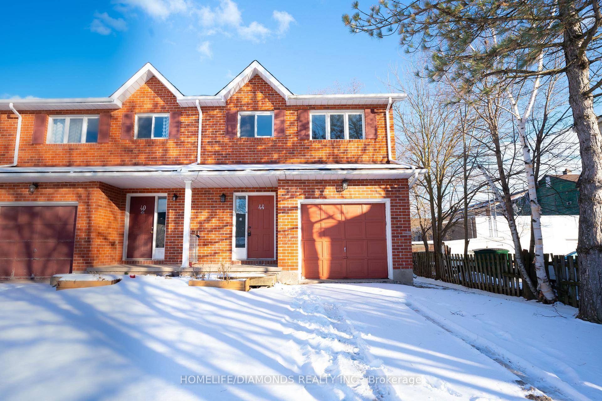 Step into homeownership with this modern and spacious 3 bedroom, 2 bathroom condo townhouse, perfect for first time buyers !