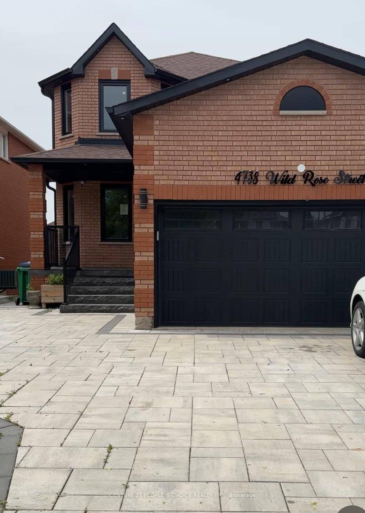 Luxury Detached Home In High Demand Area Close To Erindale Go Station.