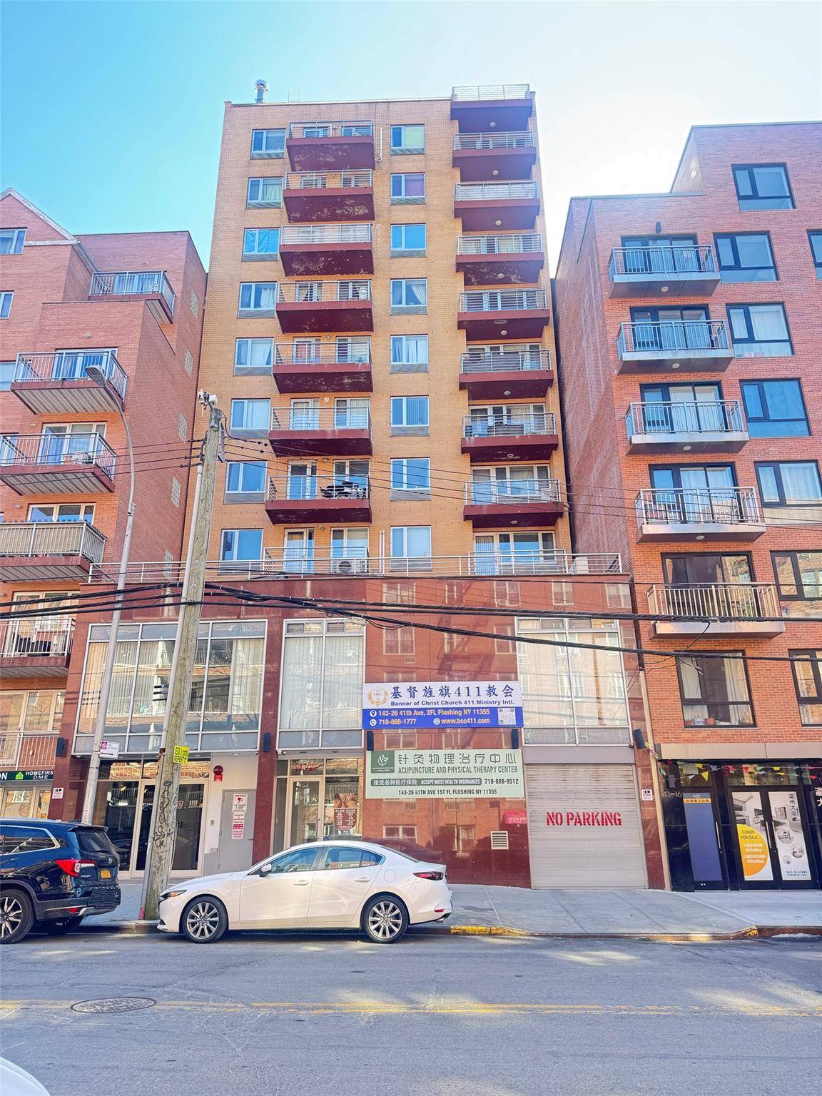 Flushing high rise elevator condo 15 years new building 1B1B with large balcony with washing and drying equipment facing south open kitchen with SS appliance ready to move in.