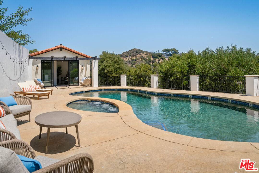 8171 Tianna Rd 5BR Hollywood Hills East La