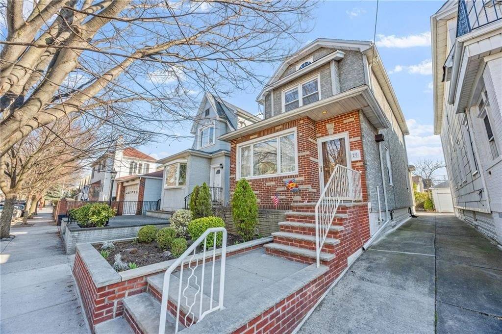 Fully Detached Home with Garage on a Quiet Block This fully detached home with a private garage is situated ona low traffic block in Bay Ridge, Brooklyn, just half a ...