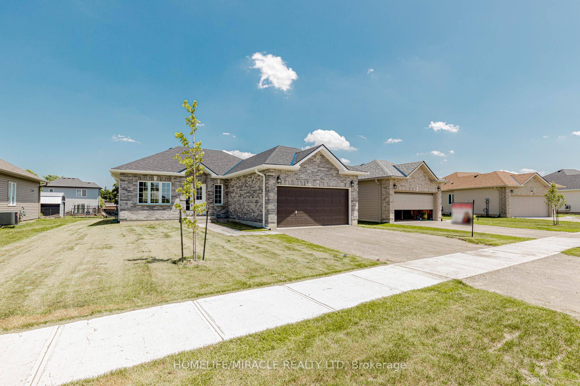 A stunning 1 year old Detached Bungalow home with 3 Bedrooms amp ; 2 Full Washrooms that Located in a beautiful fresh location of Norwich, Park at the Back amp ...