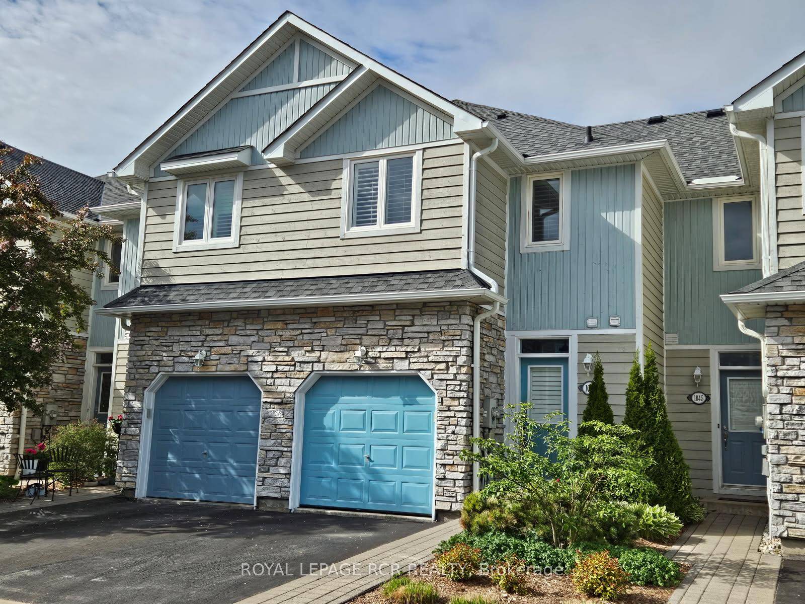 This lovely immaculately kept Townhome is in the Bogart Pond Community just a stroll away from wooded trails and the Pond and literally minutes from the 404, great schools, transit, ...