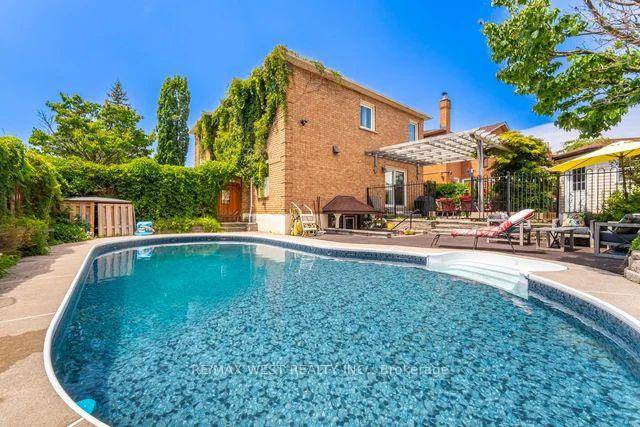 Luxurious Fully Furnished Lease in Prime Heartland Location !