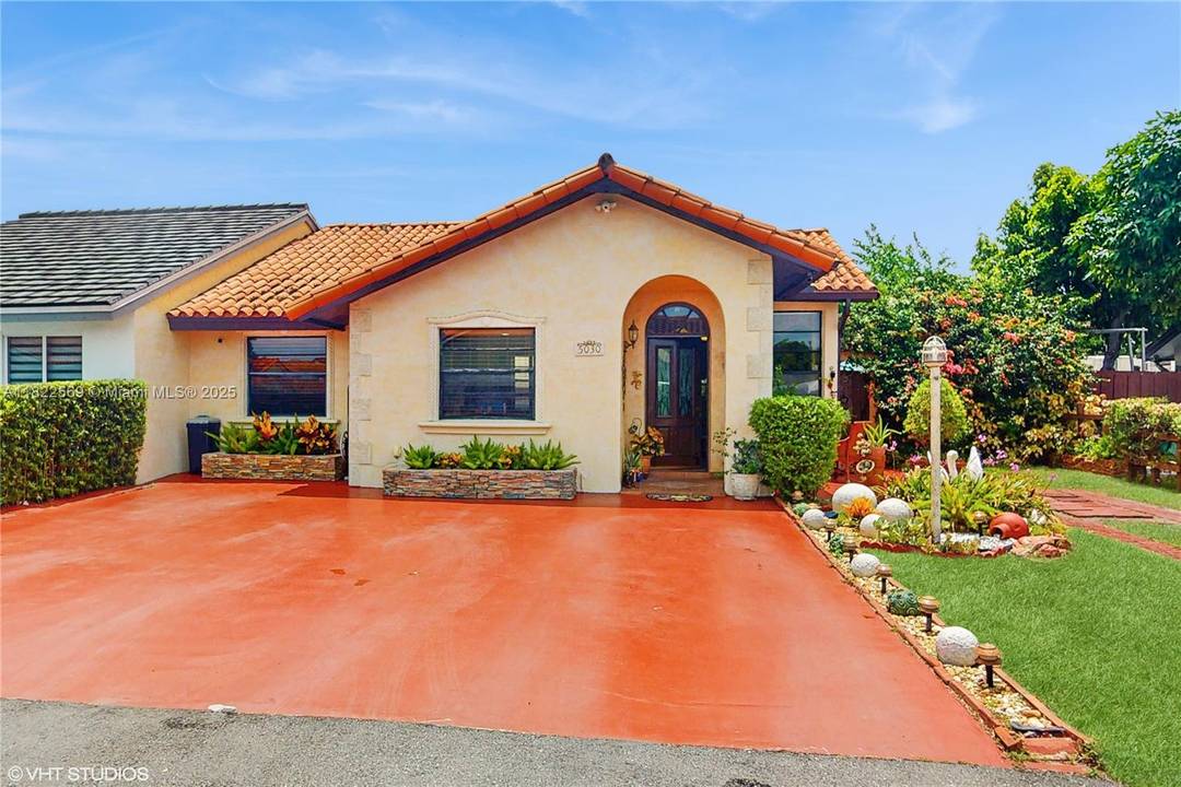 Bird Lakes Townhouse 3 Bedroom 2 Full Baths.