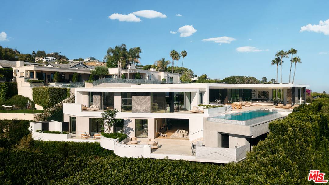 9259   Robin Dr 4BR Sunset Strip La