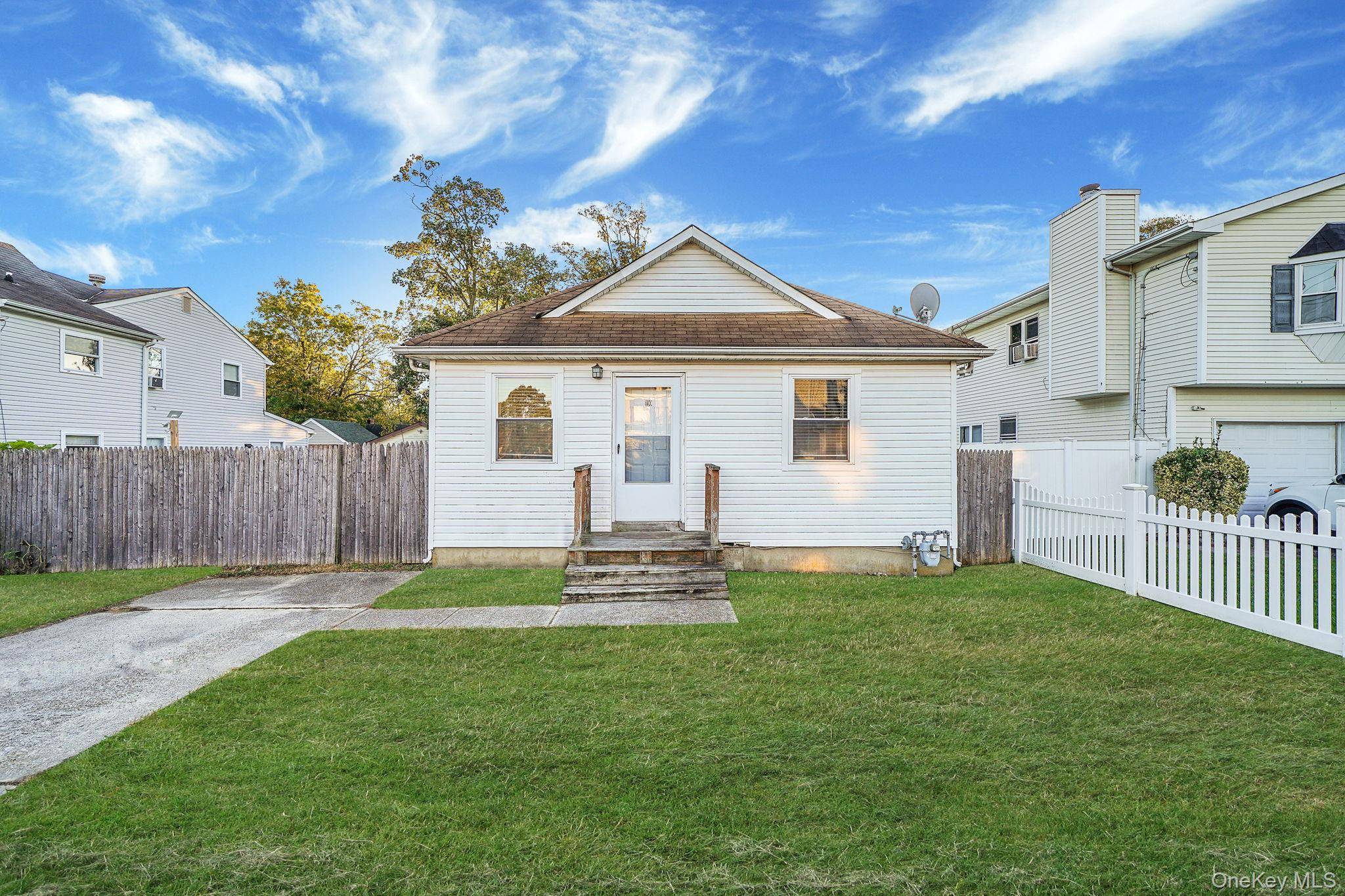 Bright amp ; Airy 3 Bedroom 1 Bathroom Ranch.