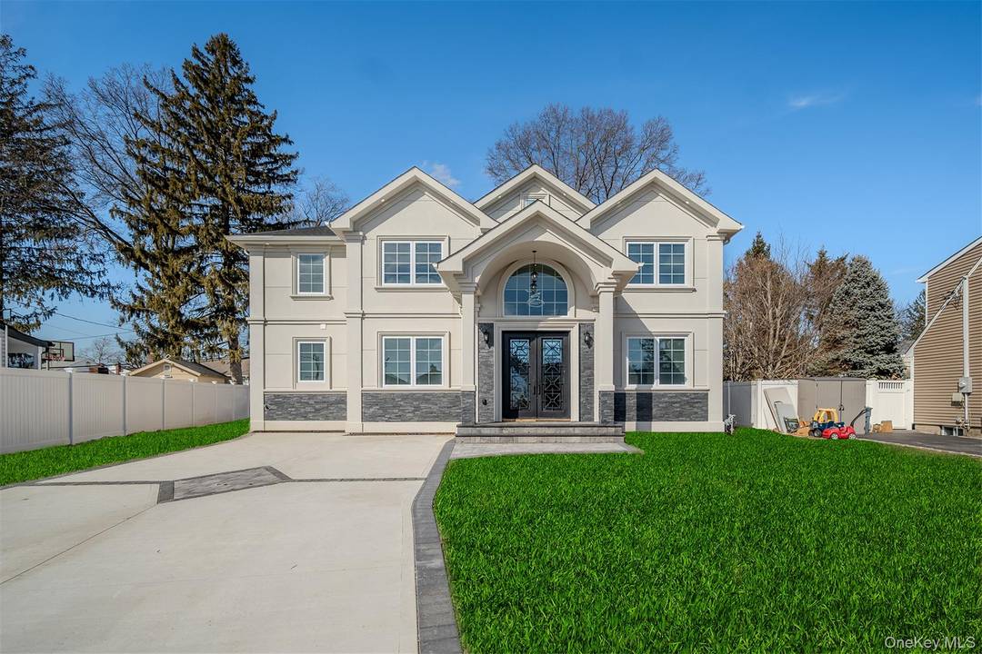Luxury New Construction in Hicksville Your Dream Home Awaits !