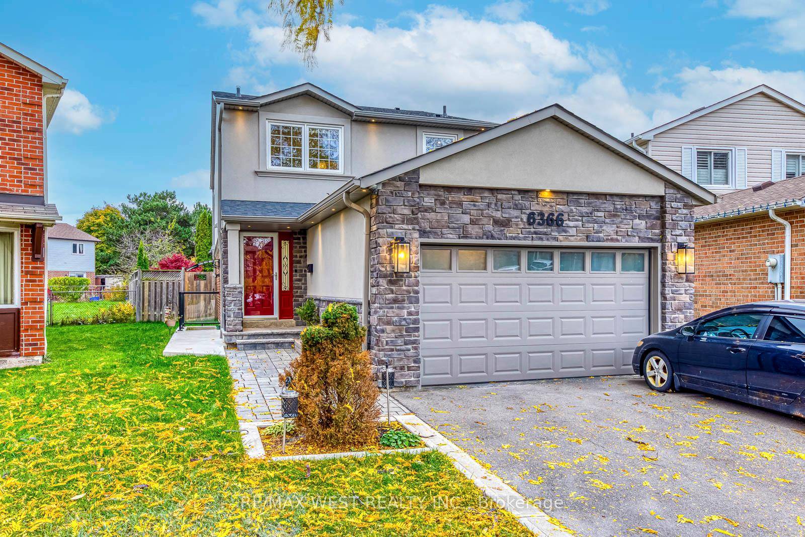 Welcome to 6366 Plowmans Heath, a standout home tucked away on a quiet cul de sac in Mississauga's desirable Meadowvale community.