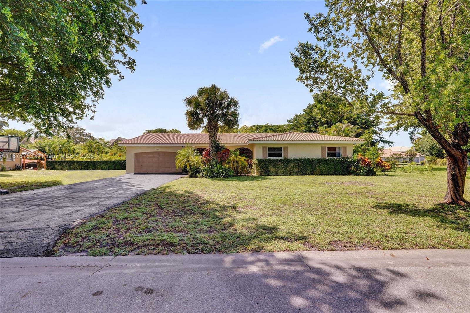 This exceptional 4 bedroom, 2 bathroom homes is the perfect blend of style and comfort The property offers privacy and tranquility while being just minutes away from Coral Springs' best ...