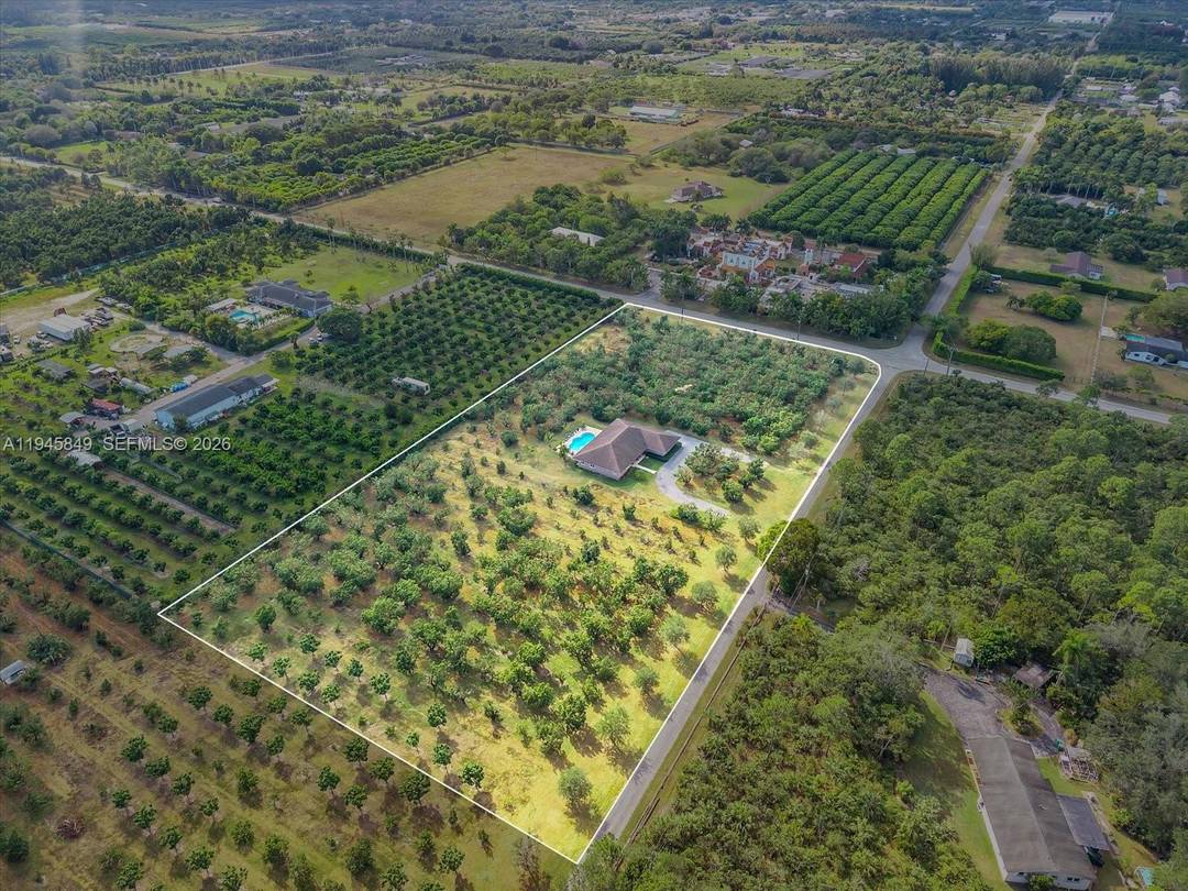 Welcome to Avocado Estate, a rare opportunity to own 5 acres of prime land in the heart of Miami s Redlands.