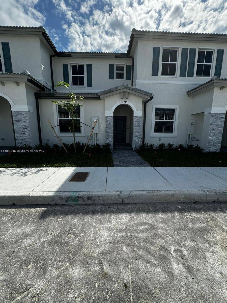 Beautiful 3 Bedroom, 2. 5 Bath Townhome For Sale !