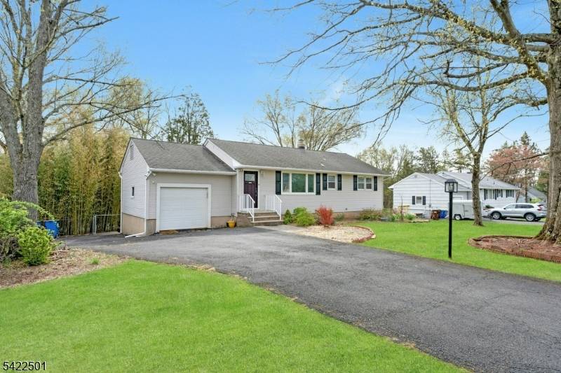 Beautifully maintained 3 bedroom ranch offering the ease of one level living.