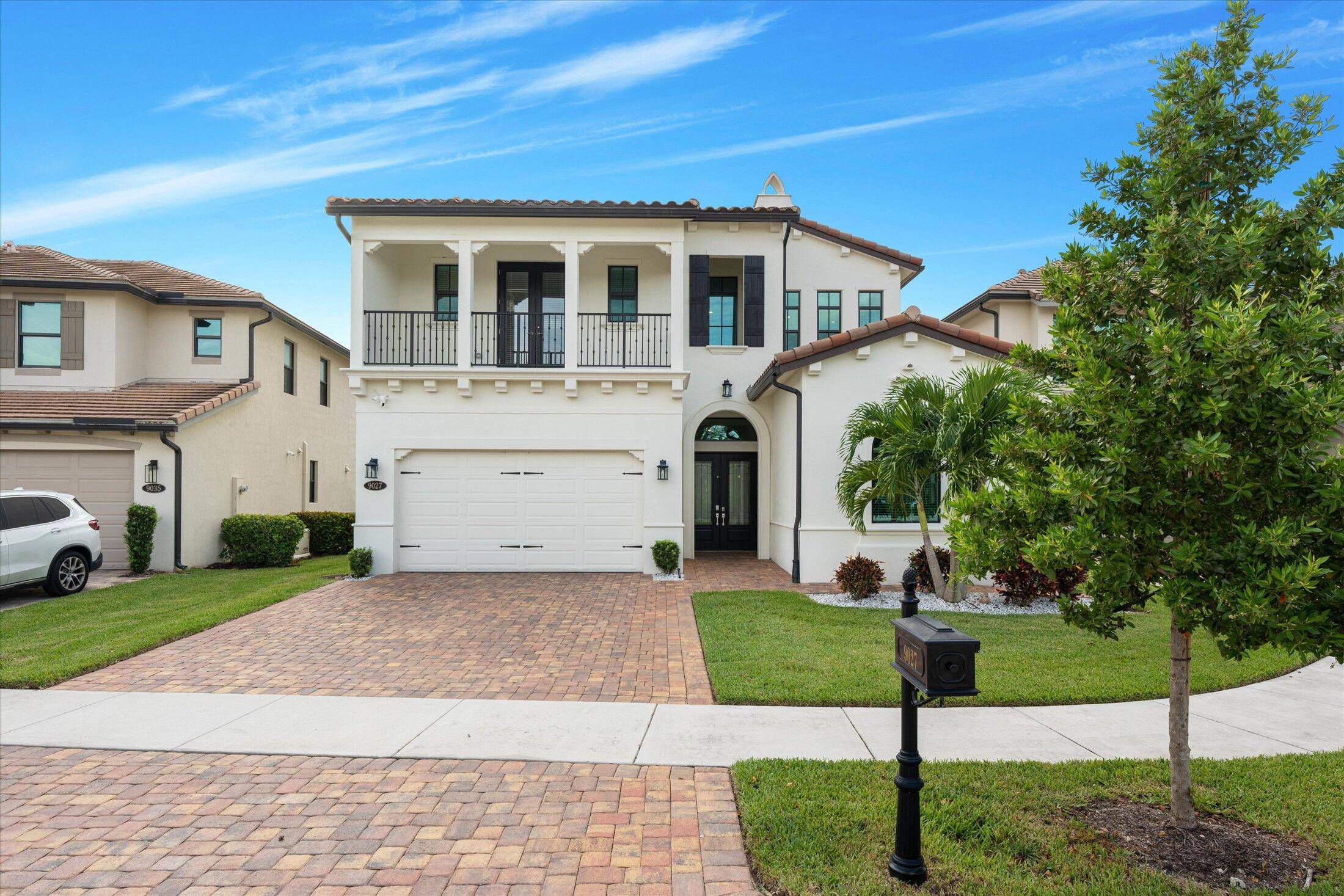 THIS IS A GORGEOUS WELL KEPT HOME IN AN AMAZING GATED COMMUNITY.