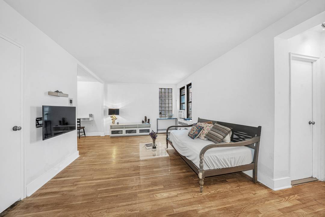 Prime Greenwich Village Residence Apartment 3L 50 East 8th Street in the Heart of Greenwich Village Asking Price 425, 000 Maintenance 1618 This apartment is being sold with a tenant ...