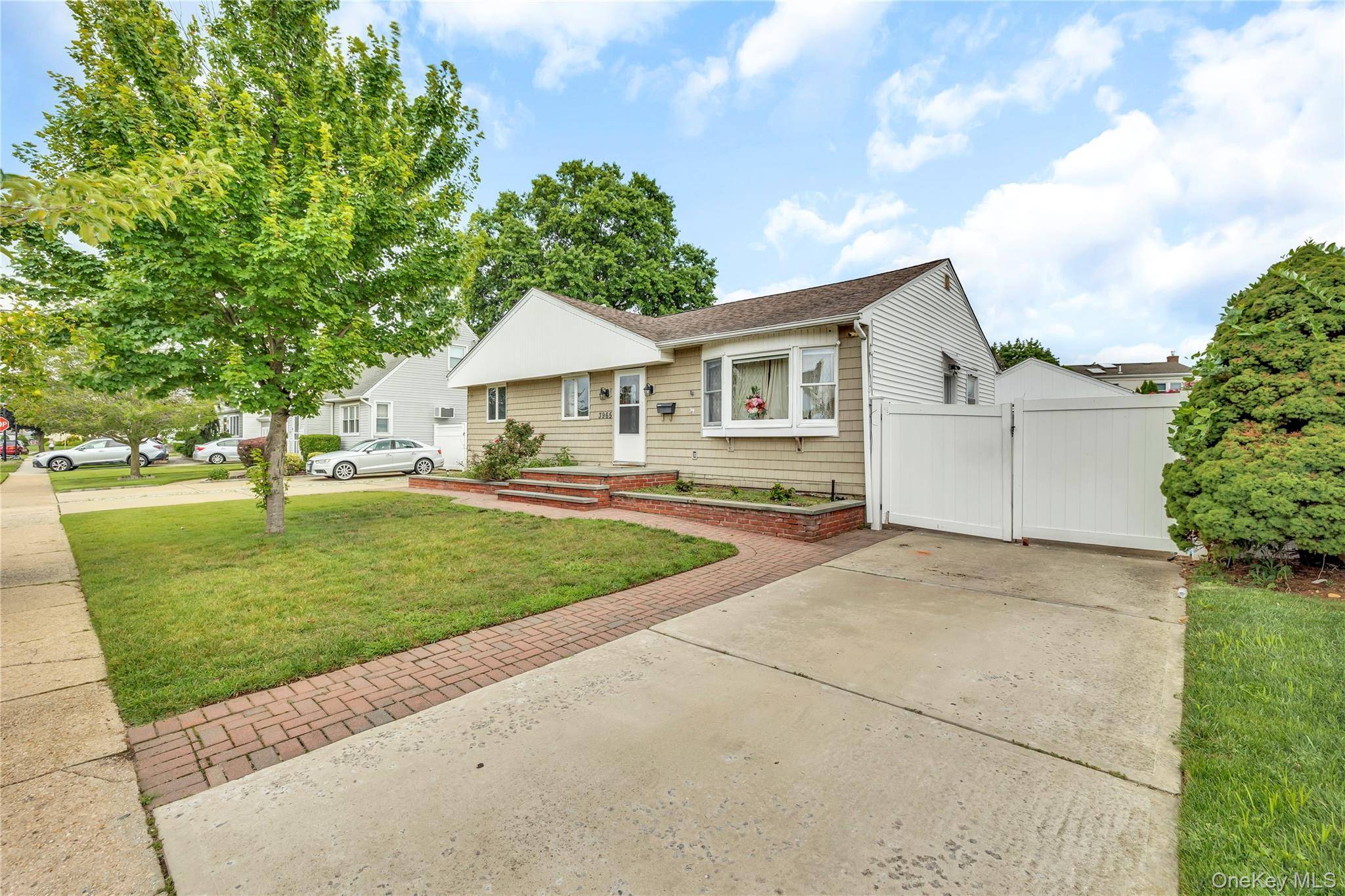 Beautiful Expanded Ranch in Prime Location !