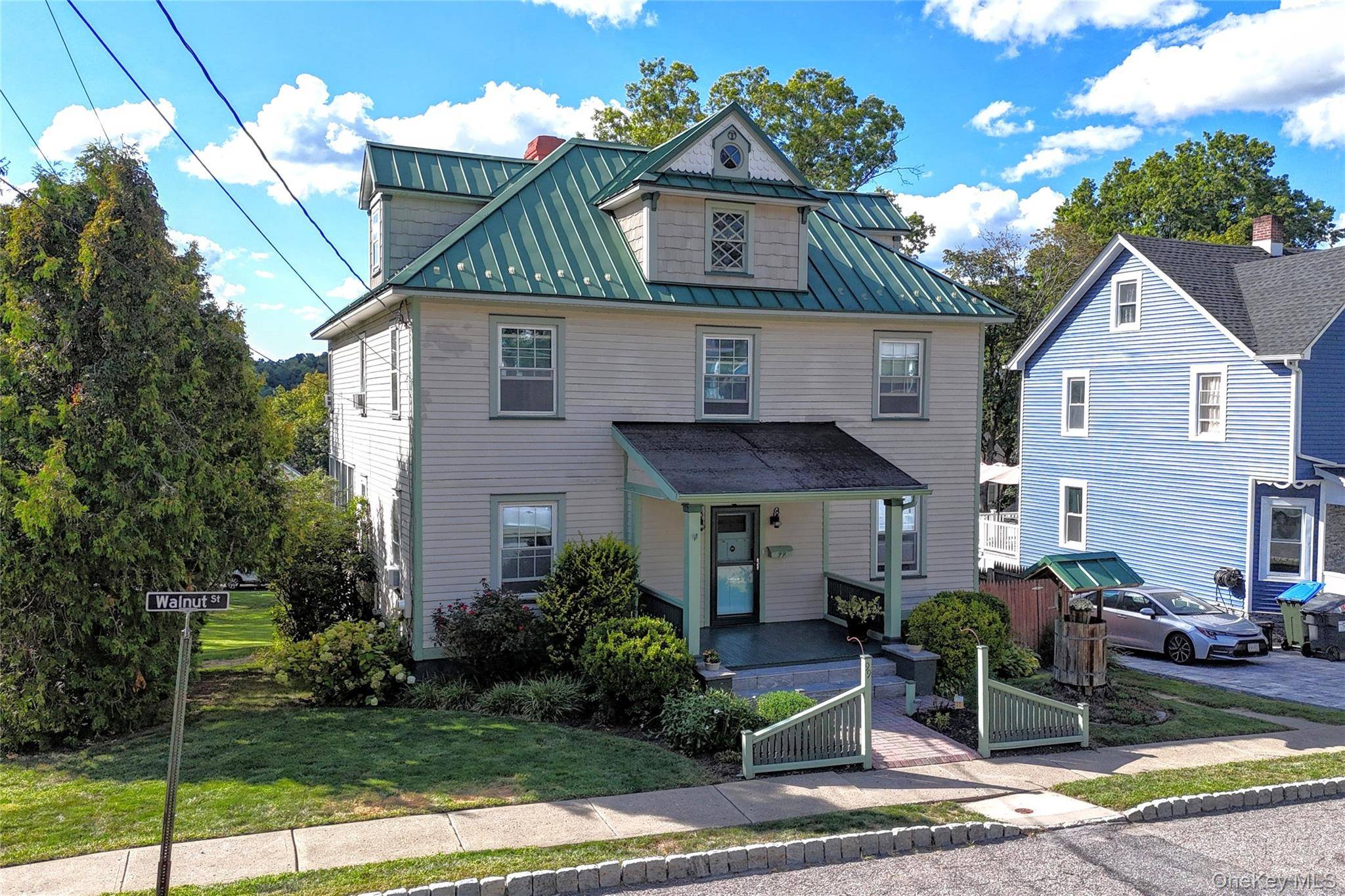 WELCOME TO 99 WALNUT ST AND LOOK NO FURTHER !