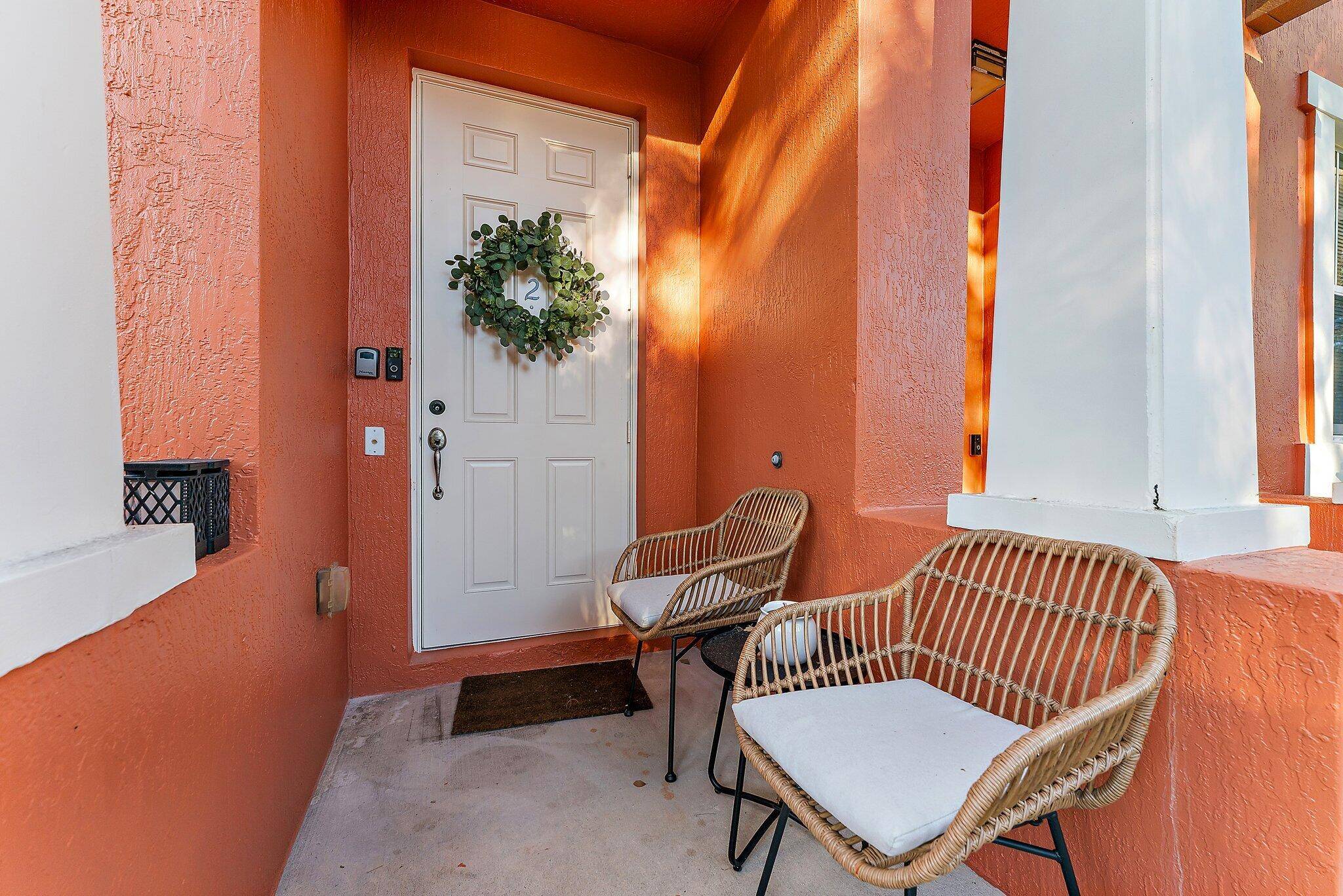Charming two bedroom den townhouse located in the gated community of Cityside, just minutes from Downtown West Palm Beach !