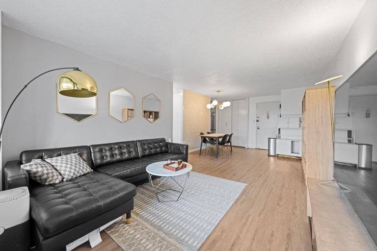 East facing 1 bedroom with Brooklyn Bridge and East River views !