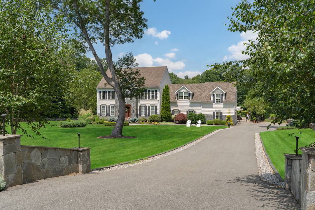 Prepare to be WOWed by this far from typical Colonial !