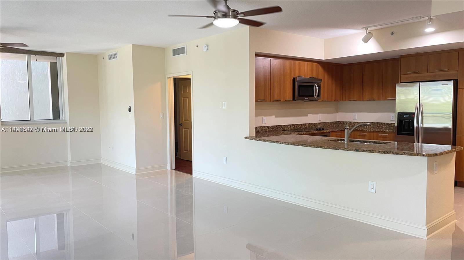 Beautiful and spacious Condo at Veranda at Plantation.
