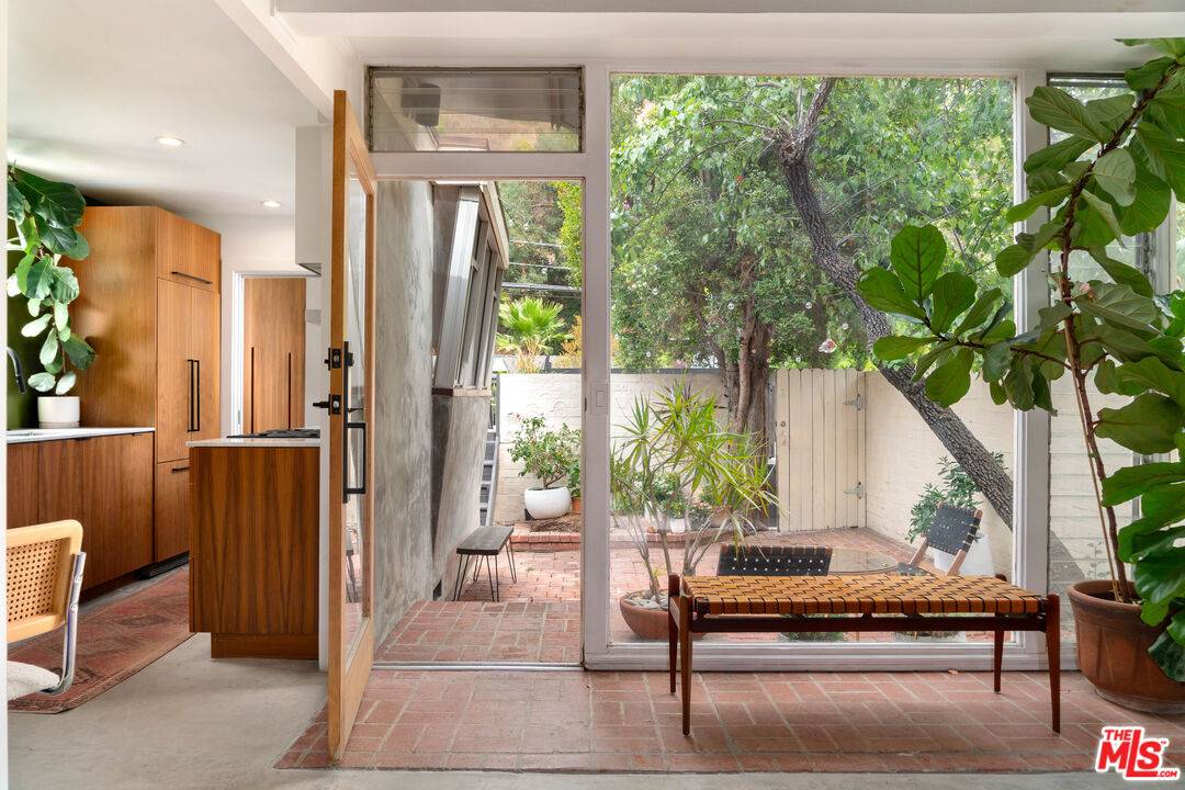 905 N Beverly Glen Blvd 1BR Bel Air La