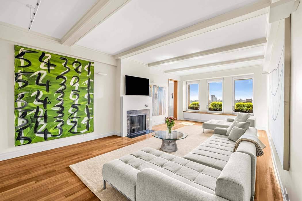 Welcome to this pristine and luminous 3 bedroom, 3.