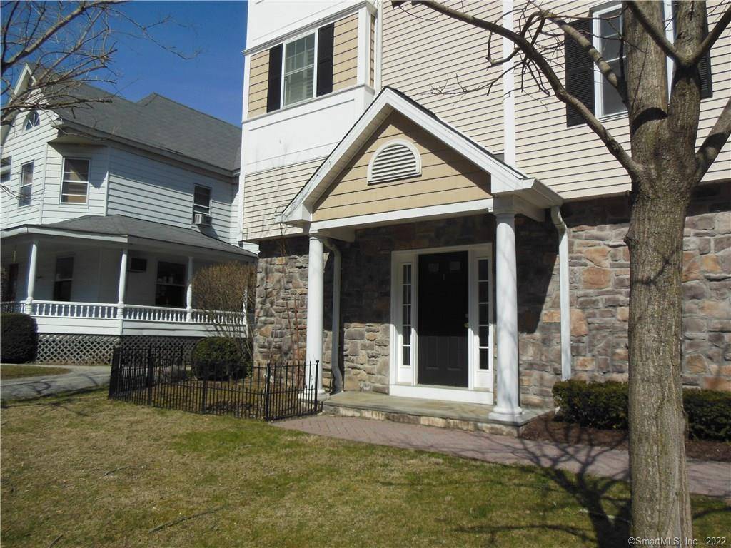 Newer and spacious Townhouse in the heart of downtown Stamford !