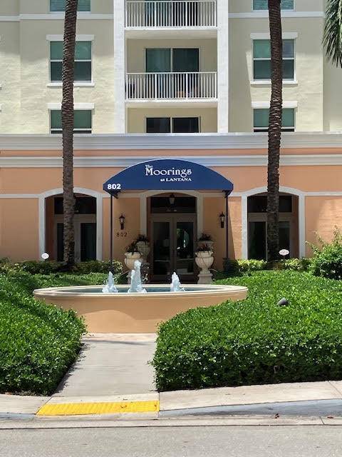ENJOY INTRACOASTAL LIVING IN THIS OPEN ONE BEDROOM ONE BATH CONDO IN THE DESIRABLE MOORINGS OF LANTANA COMMUNITY.