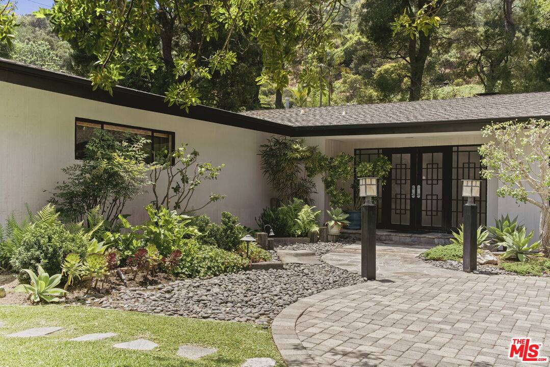 8630   Allenwood Rd 5BR Hollywood Hills East La