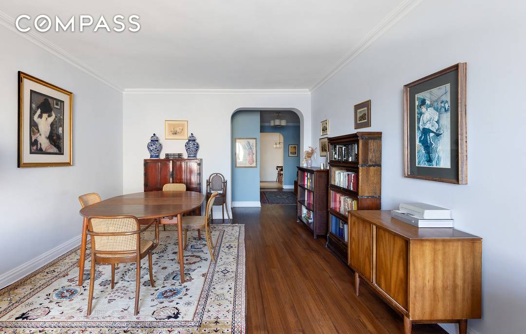 Welcome home to apartment 5A located within the Gracie Gardens complex at 530 E 90th Street !