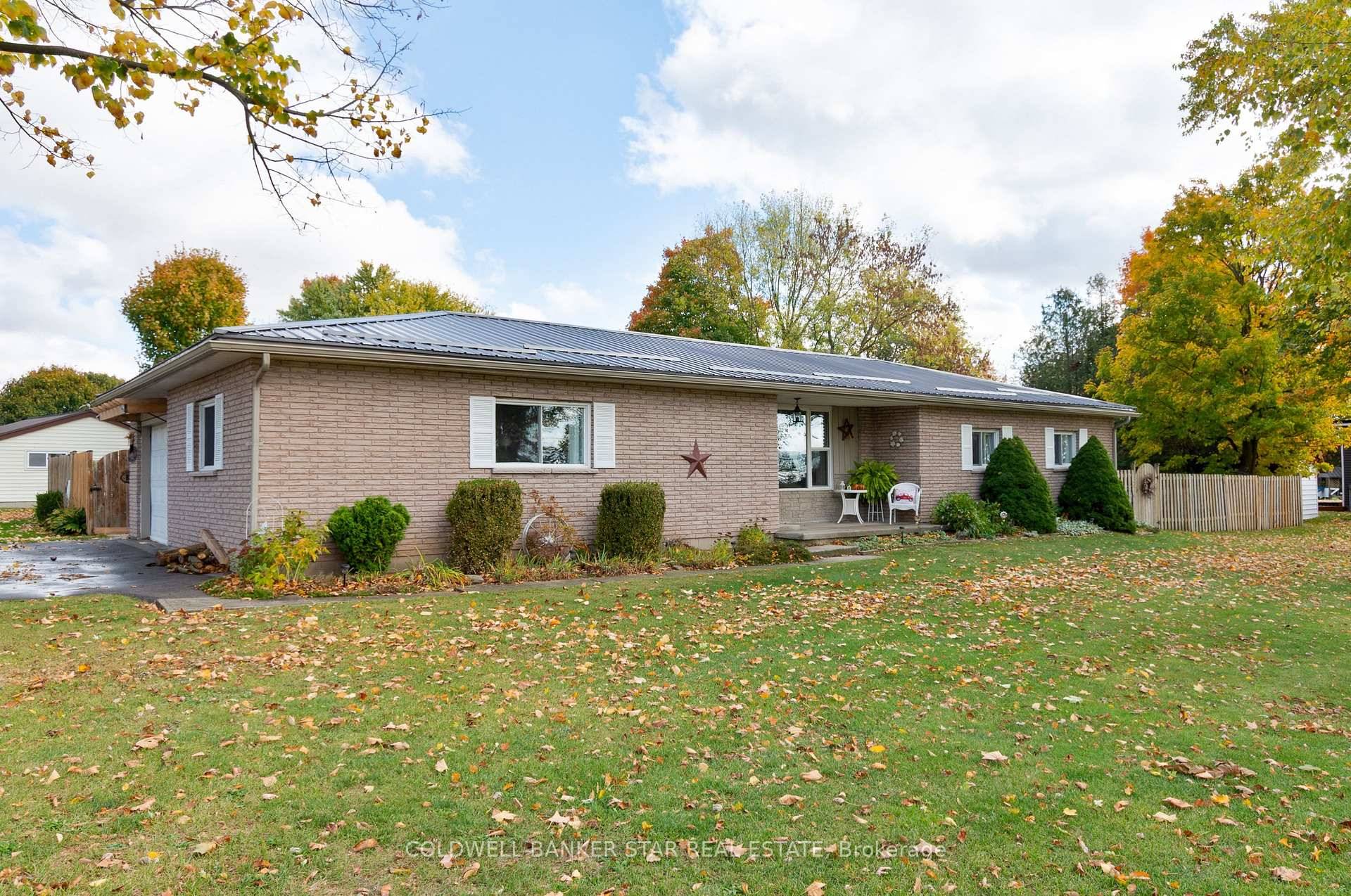 Are you looking for a beautiful brick Ranch Bungalow on a large corner lot just minutes from St Thomas ?