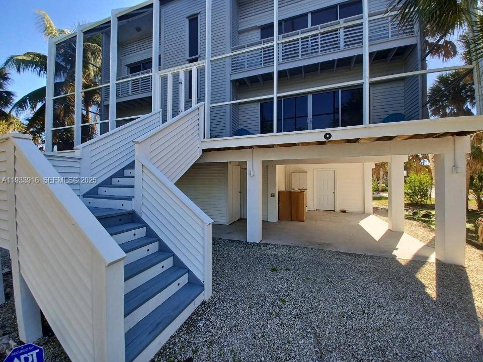 2 STORY, 100 REDONE PROPERTY IN SANIBEL, 2 MINUTES TO RESIDENT EXCLUSIVE BEACH.