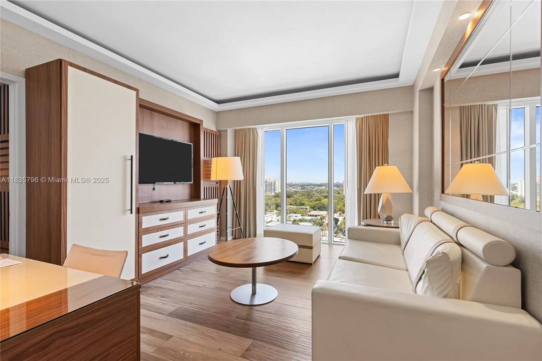 Luxury Living at The Elliott Residences !