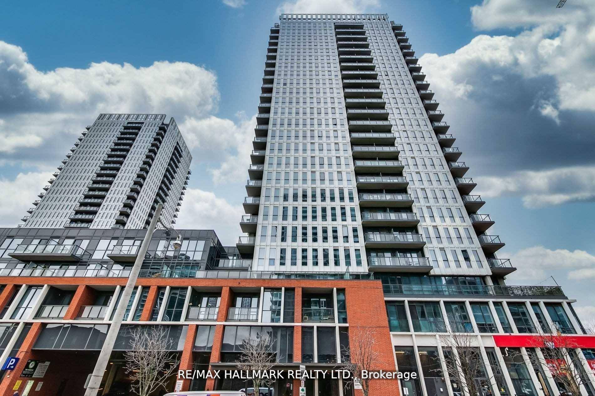 Bright And Beautiful 1 Bedroom Den Unit In Daniels One Park Place !