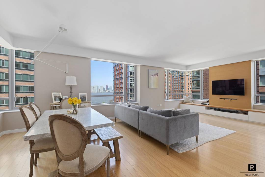 FLOOR THROUGH THREE BEDROOM FOUR BATH IN THE EAST WING OF THE RIVERHOUSE.