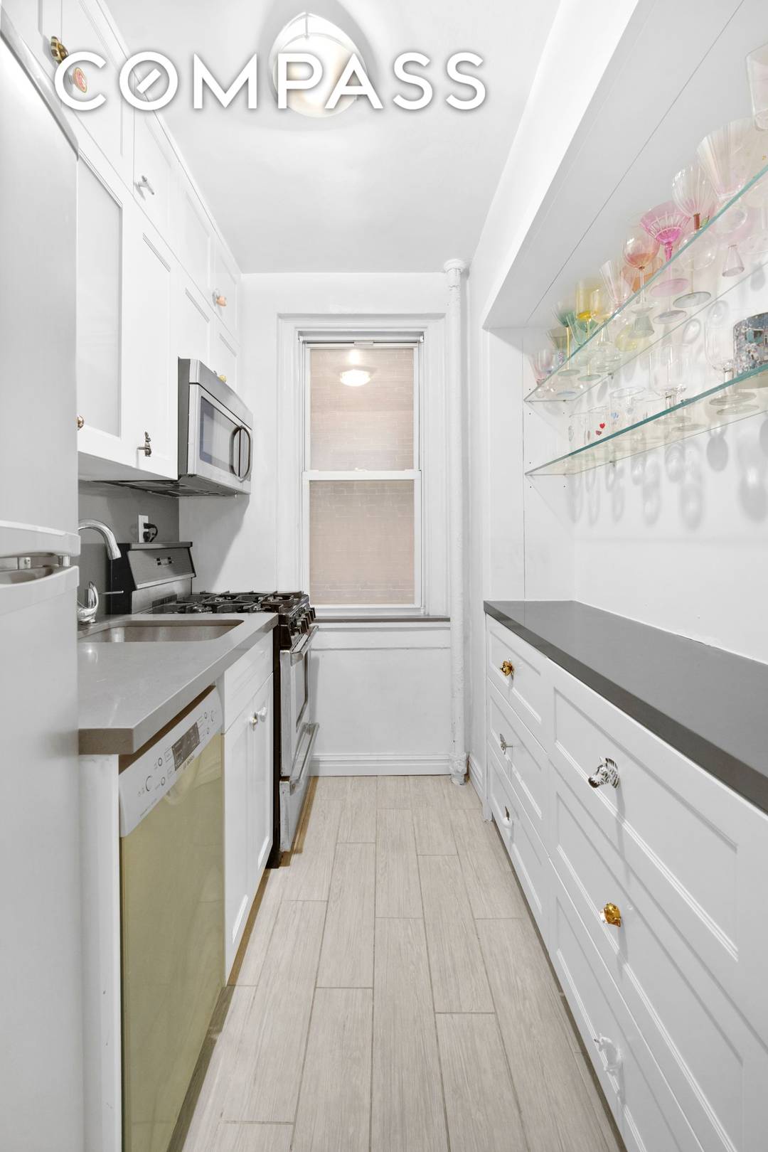 Upper East Side Studio Condo Investment Opportunity with Tenant in Place Park Avenue Area Welcome to a rare investment opportunity in the heart of the Upper East Side, just off ...