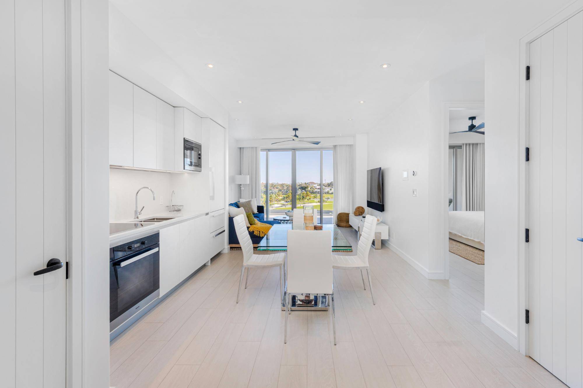 GOLDWYNN Condo New-Providence